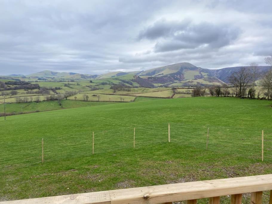 Hafan Y Mynydd - Accessible Double Shepherd Hut Apartment