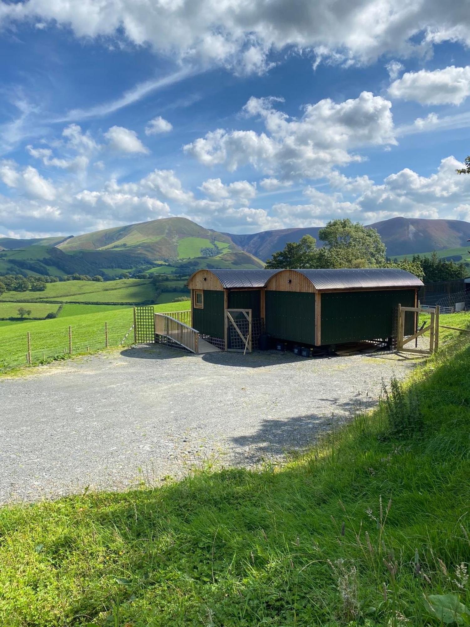 Hafan Y Mynydd - Accessible Double Shepherd Hut Apartment Machynlleth