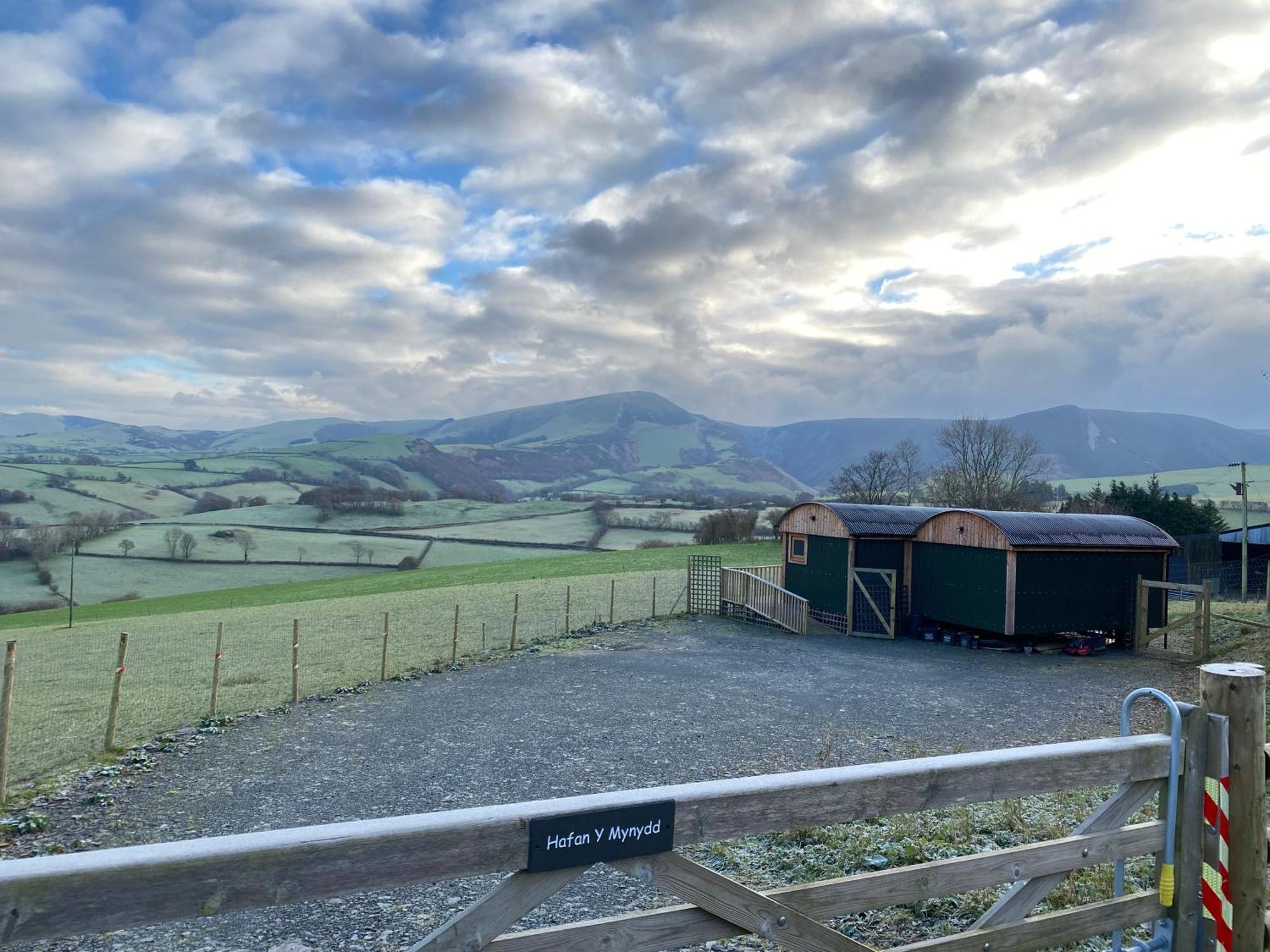 Hafan Y Mynydd - Accessible Double Shepherd Hut *
